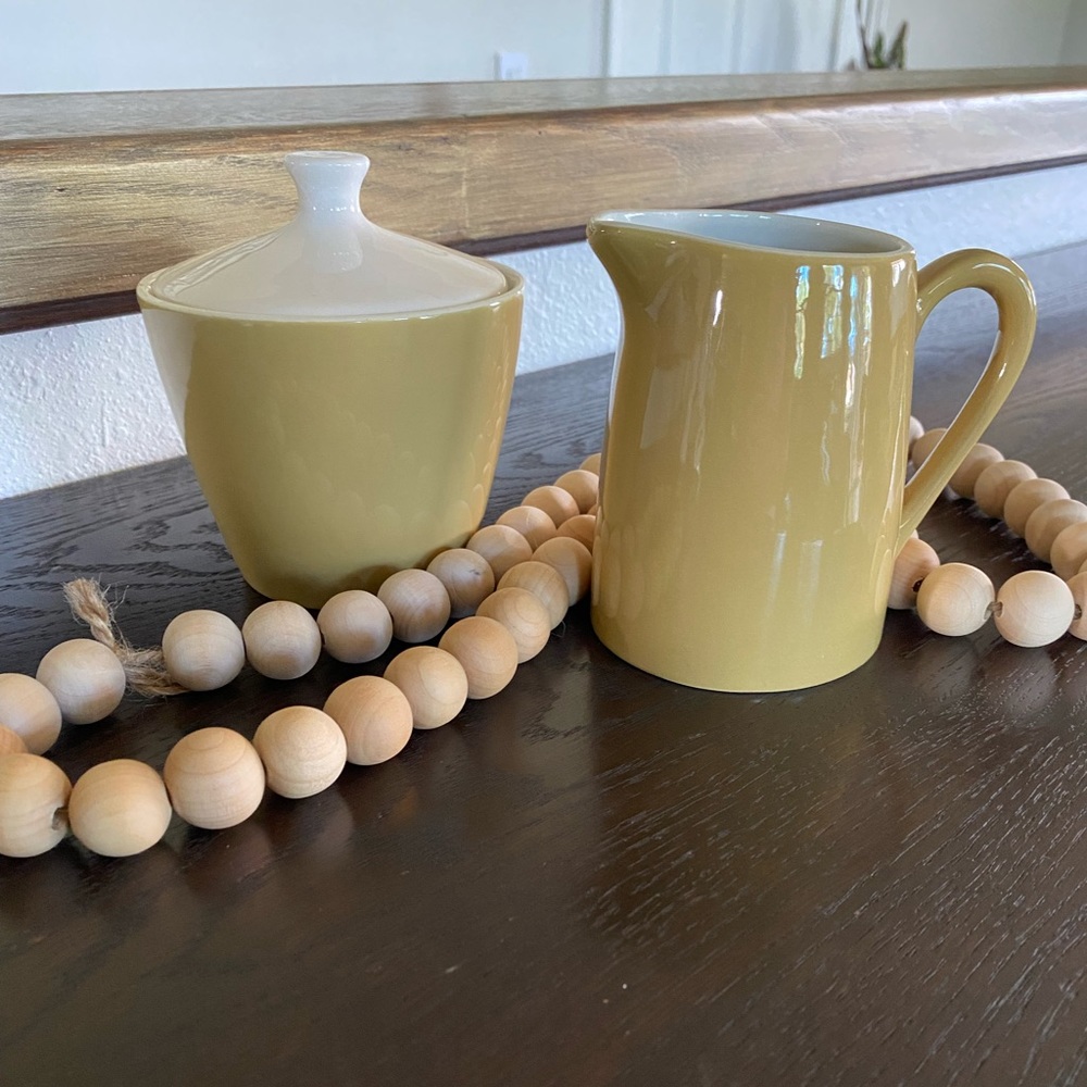 Vintage mid century modern ceramic creamer and sugar bowl.  Light mustard/creme.